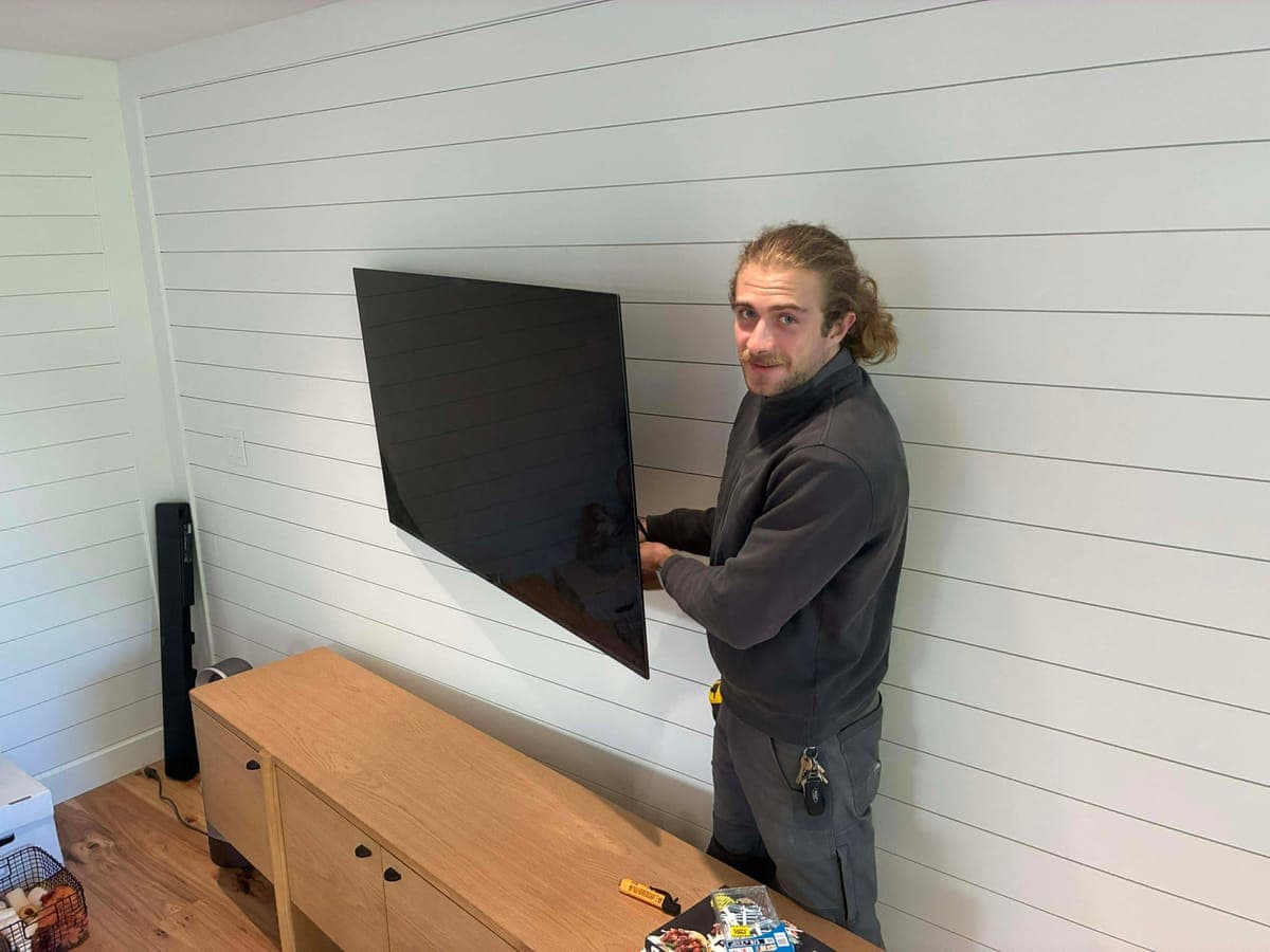 TV Wiring and Mounting in Del Mar, California